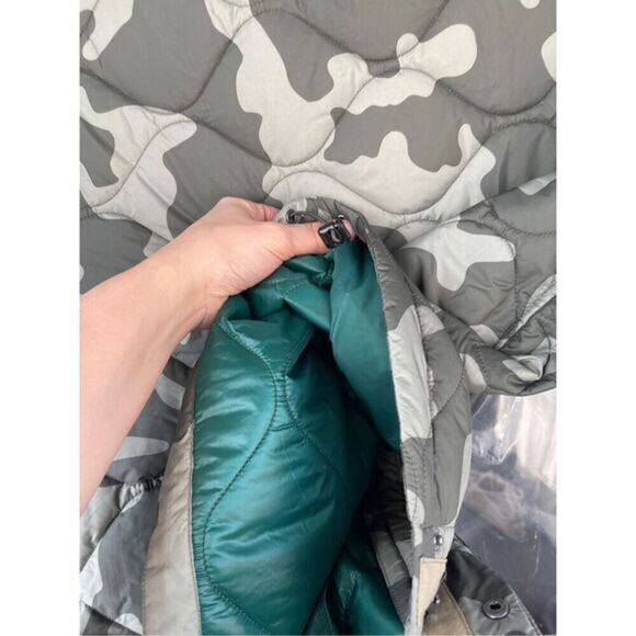 Free Assembly Men's Quilted Camo Vest Olive Gray Small NWT - Picture 4 of 6